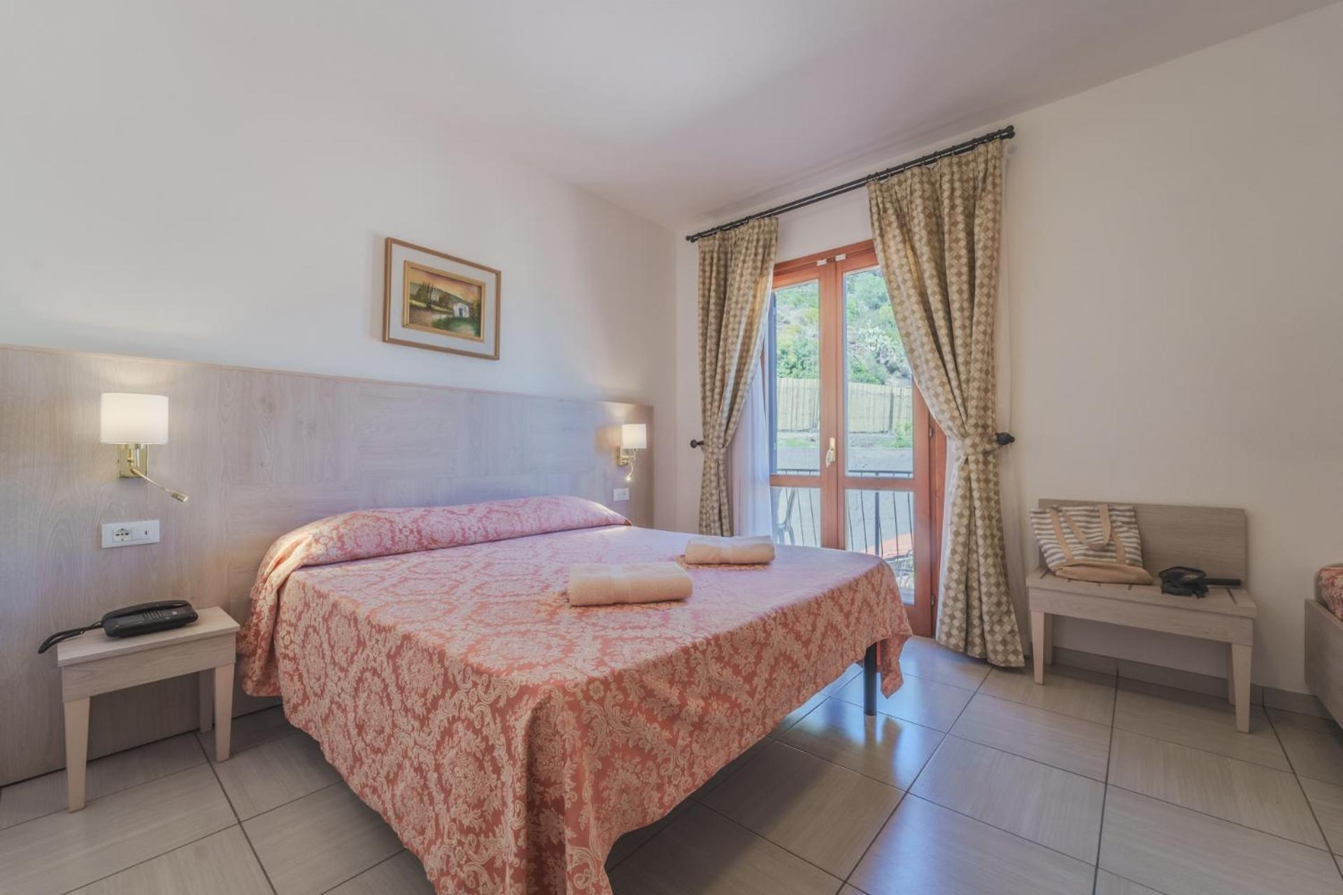 Hotel Lo Scirocco Fetovaia Exterior photo