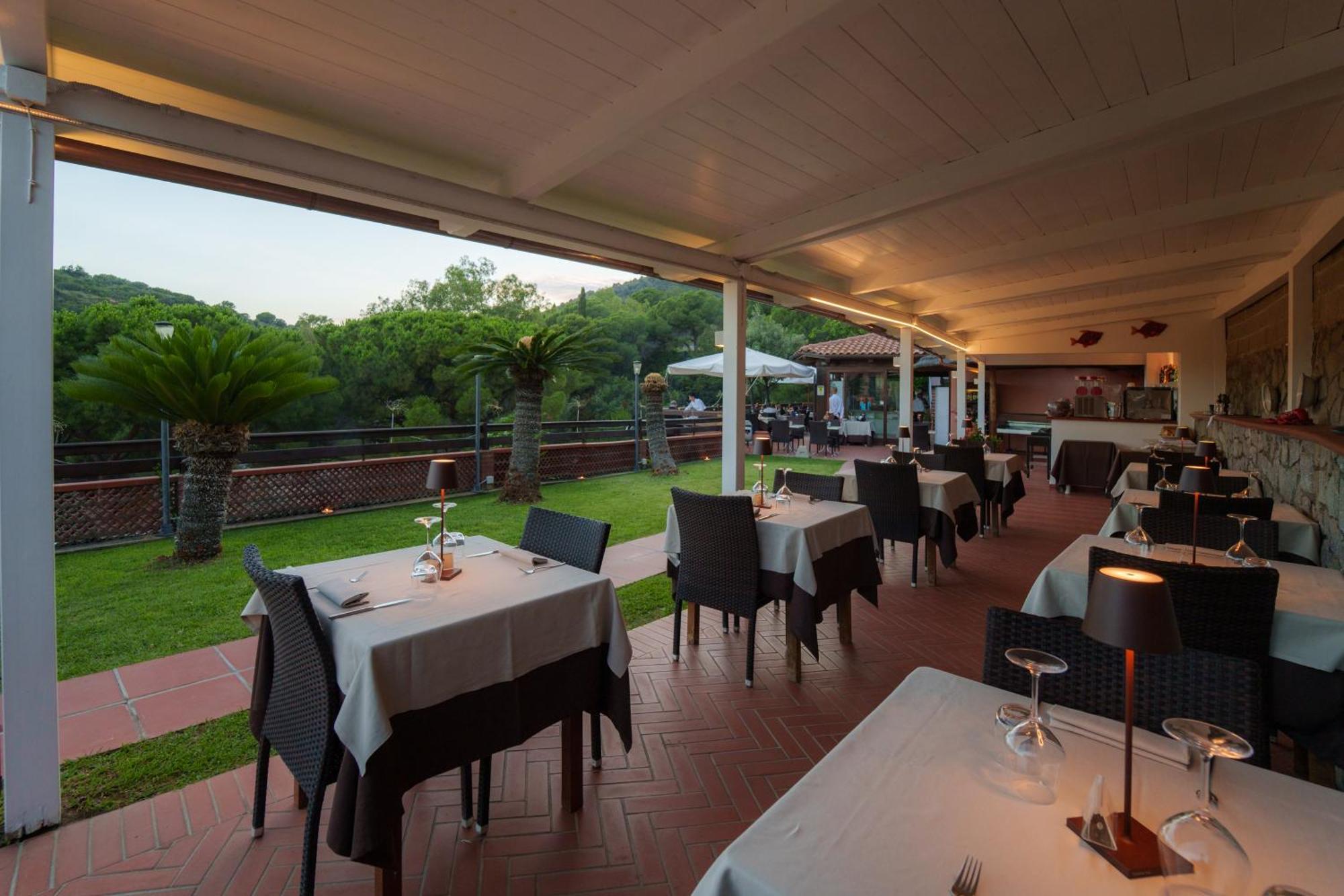 Hotel Lo Scirocco Fetovaia Exterior photo