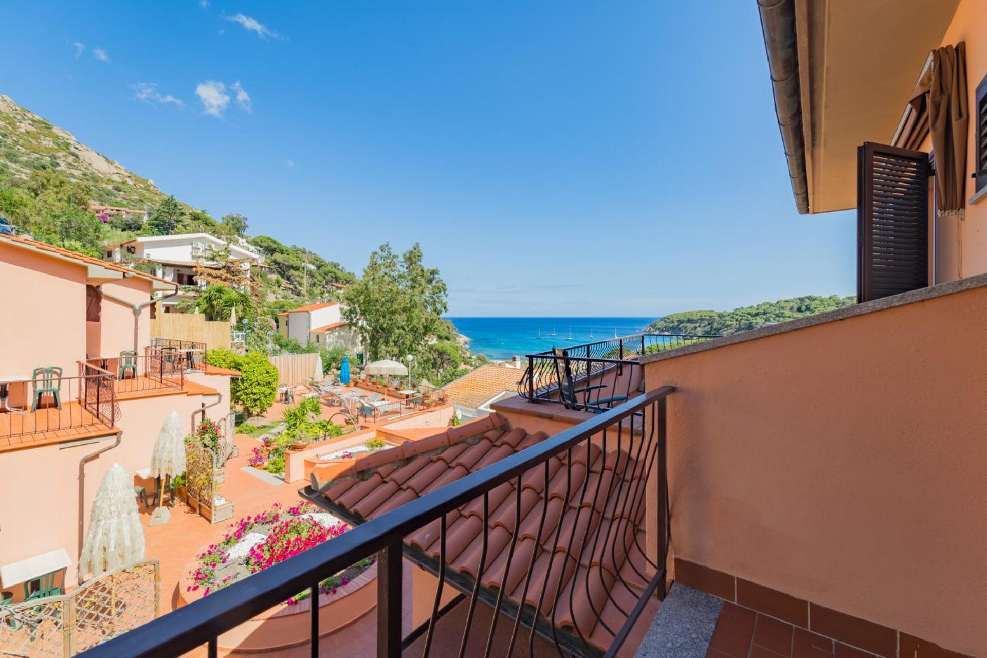 Hotel Lo Scirocco Fetovaia Exterior photo