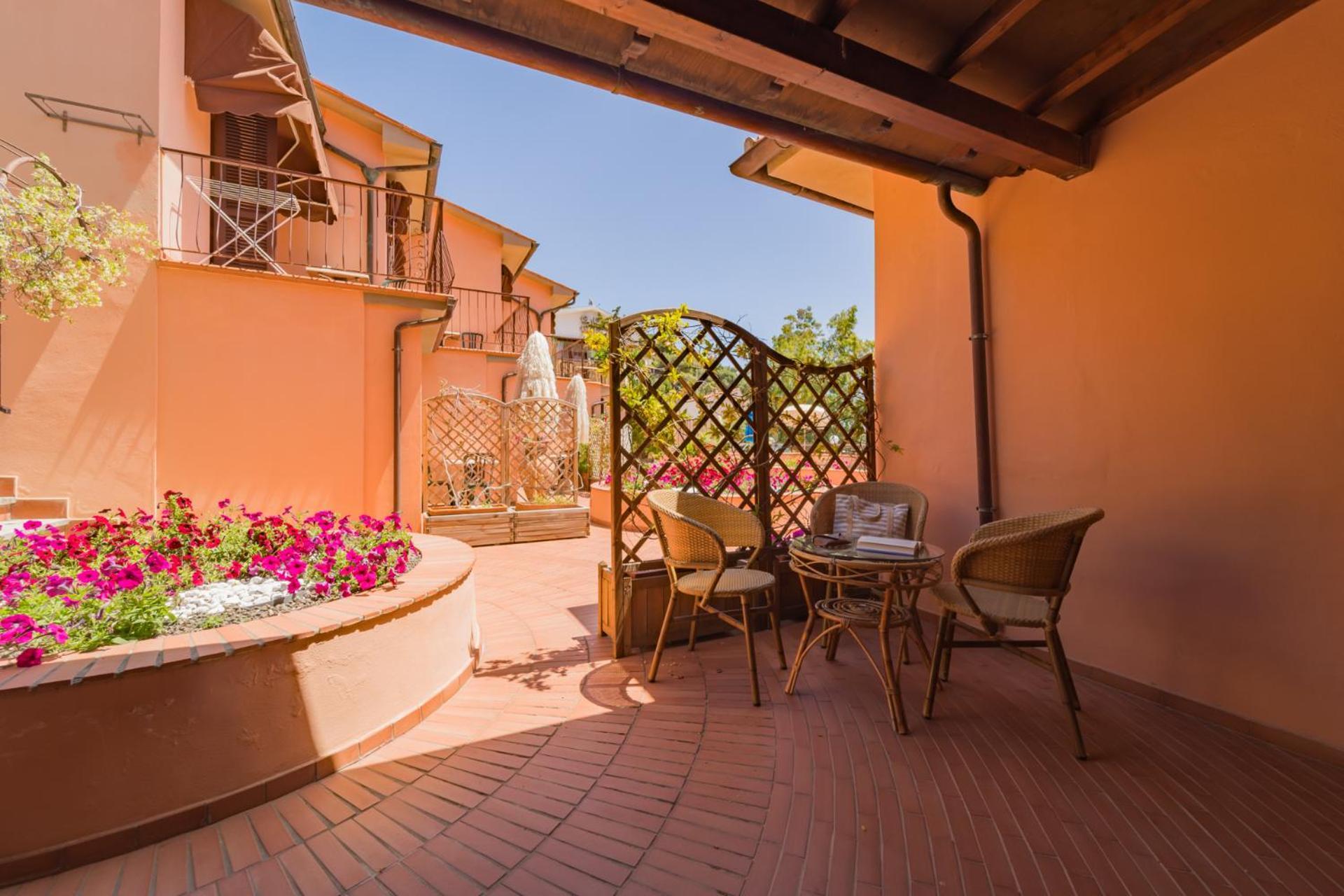 Hotel Lo Scirocco Fetovaia Exterior photo