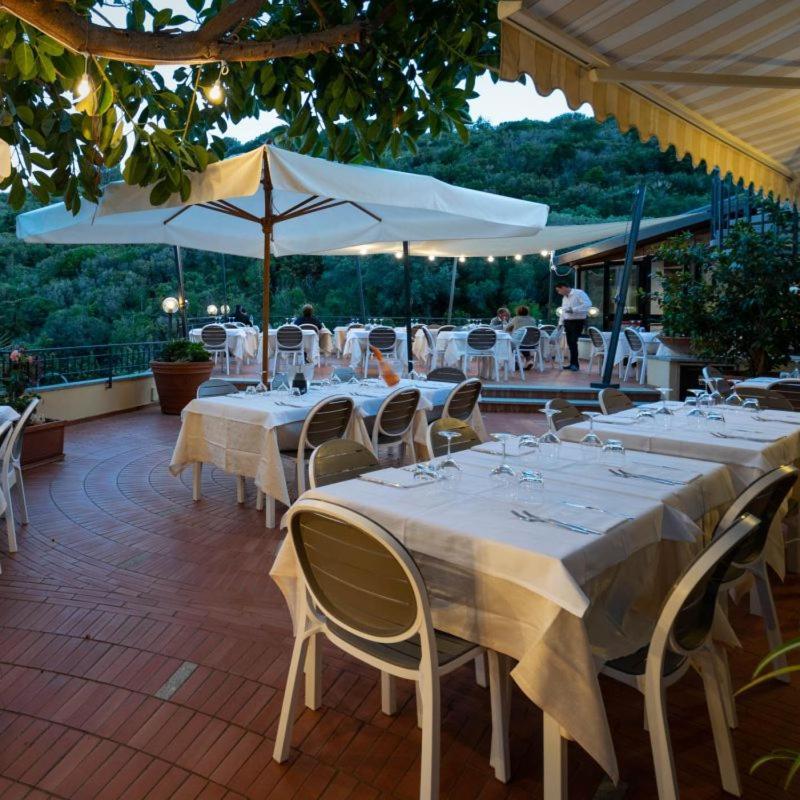 Hotel Lo Scirocco Fetovaia Exterior photo